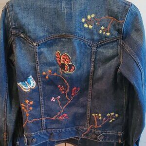 GAP JEAN JACKET EMBROIDERED AND CUSTOM DESIGNED WITH RHINESTONES SIZE M